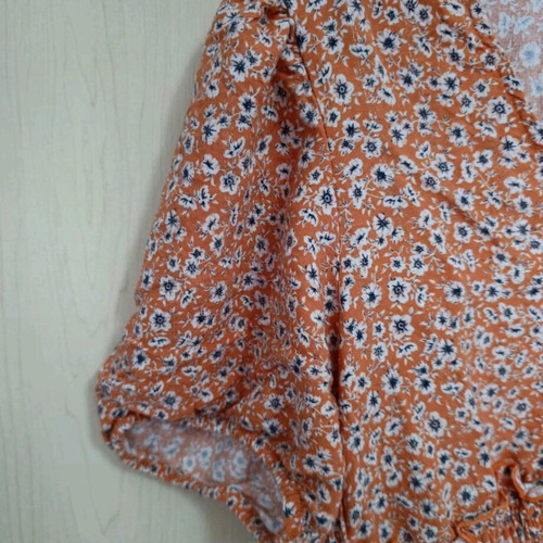 Floral orange top with elastic waist like new Pull & Bear