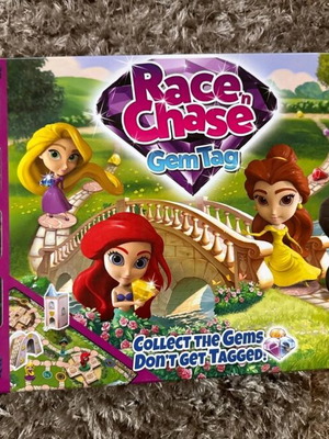 Race n Chase board game like new, complete and excellent