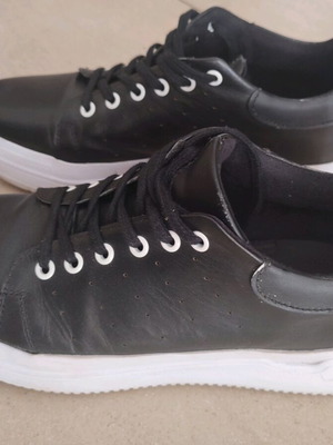 Wepps men's sneakers like new, black