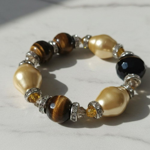 Bracelet with pearls like new, gold tones