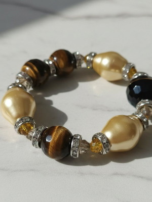 Bracelet with pearls like new, gold tones