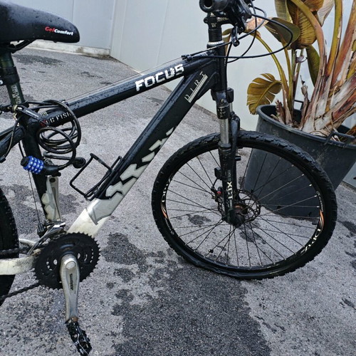 Mountain bicycle like new, disc brakes, 27 inch, men's