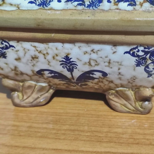 Ceramic vintage jewelry box like new with birds and blue white pattern