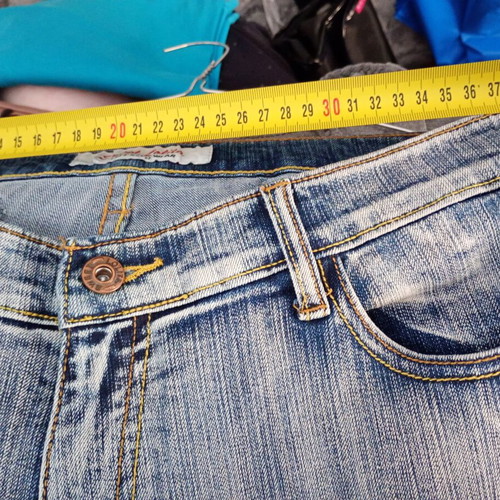 Jeans size 38 like new, blue with embroidery