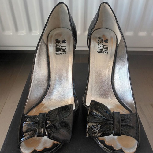 Love Moschino patent leather pumps like new, size 36, black