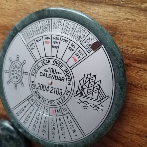 Hourglass and calendar until 2103 like new