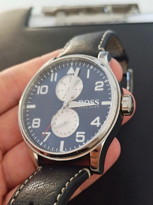 Ανδρικό ρολόι χειρός Hugo Boss με μπλε δερμάτινο λουράκι σαν καινούργιο