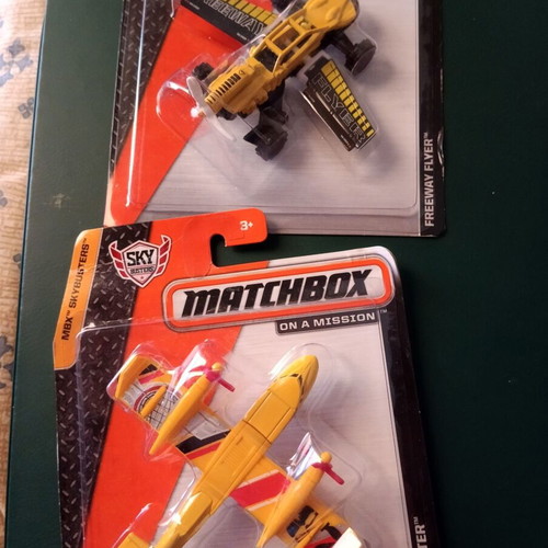Matchbox airplanes new, set of 2 yellow