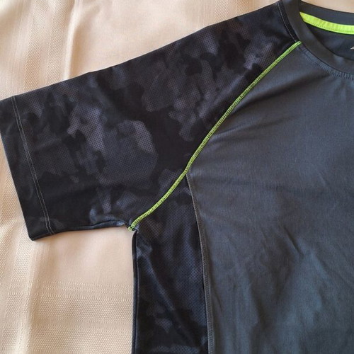 Men's T-shirt like new, size M, black and gray