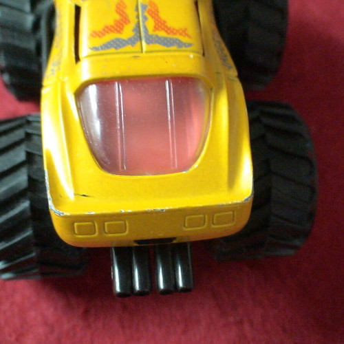 Corvette Stingray Monster Jam Truck 1975 used, yellow, with pull-back motor