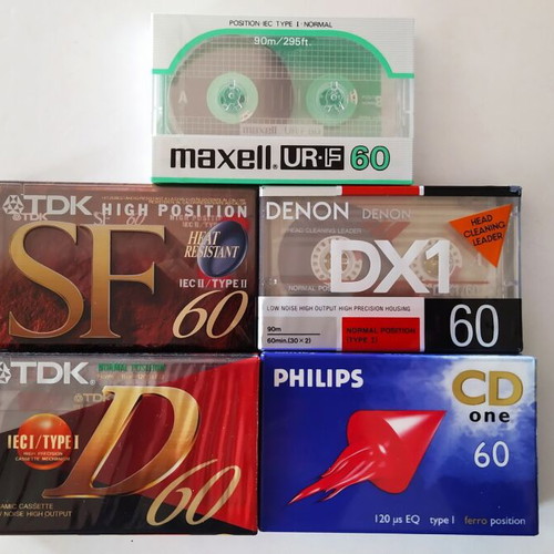 Cassette case like new with 7 cassettes from 80s-90s