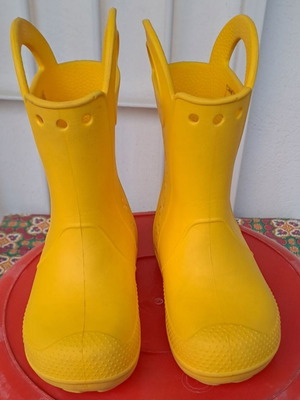 Crocs children's rain boots like new, size C 12, yellow
