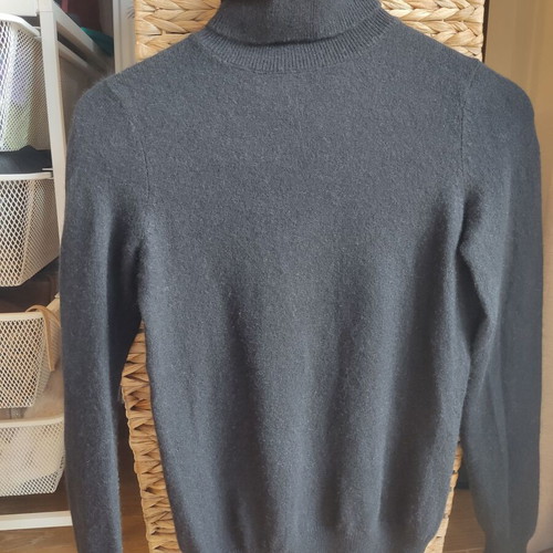 Bloomingdale's black cashmere 2 ply sweater XS/S like new