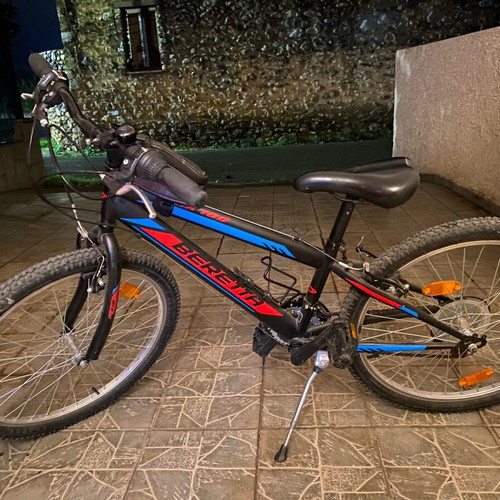 Beretta 24-inch bicycle used with gears, black