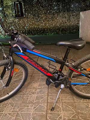 Beretta 24-inch bicycle used with gears, black
