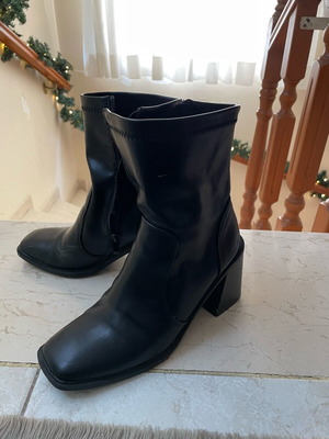Black ankle boots like new, size 39