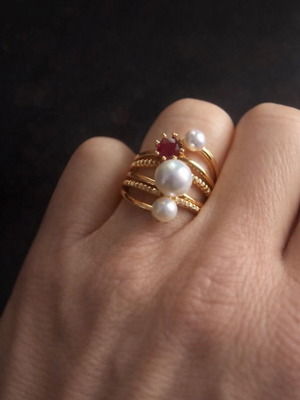 Gold ring with pearls and red stone