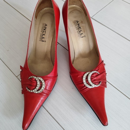 Vintage leather heels size 37 like new, red with decorative buckle