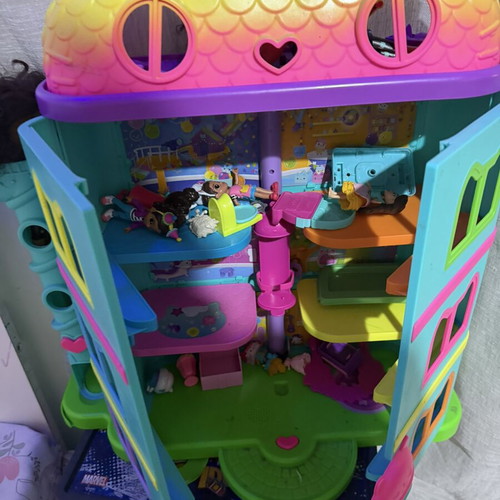 Gabby dollhouse with extra figures and large doll, like new