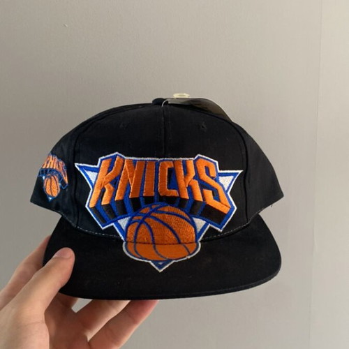 New York Knicks SnapBack hat vintage 90s, brand new with tags