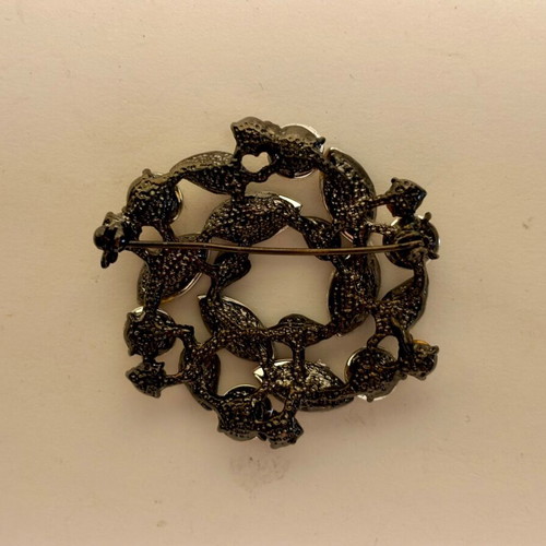 Round vintage pin used in excellent condition