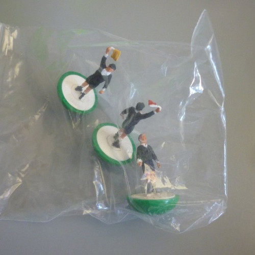 Subbuteo set referee and linesmen used #61107