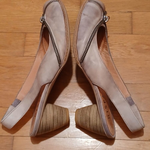 Hispanitas leather women's mules size 40 like new beige