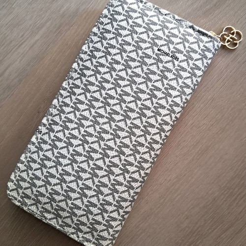 Michael Kors wallet white with pattern like new