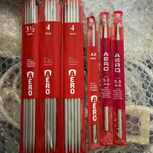 Aero knitting needles new