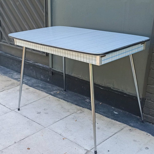 Formica dining table foldable with metal legs like new