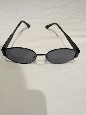 Black Oval Sunglasses Vintage 90s Style
