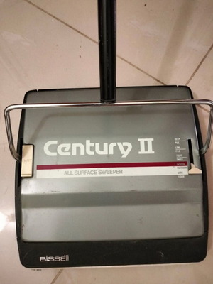 Metal Mechanical Sweeper like new, collects pet hair well
