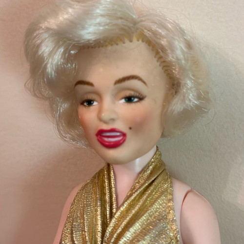 Rare Marilyn Monroe collectible doll 1982 like new
