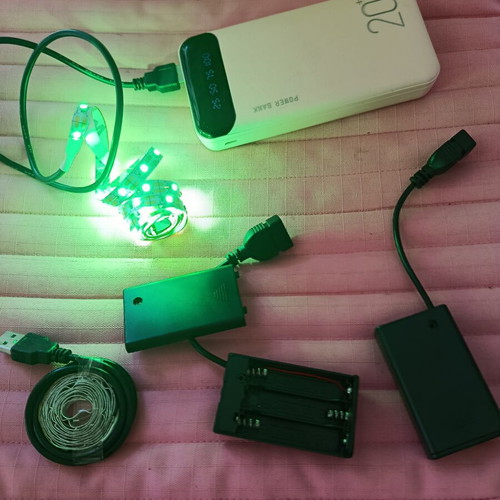 Led strips green color 1 meter, like new, pack of 2 with usb and batteries