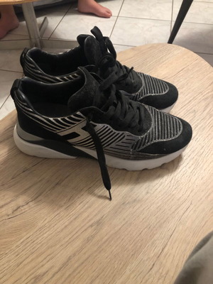 Hogan sneakers used, black, sizes 40-41, repaired decorative details