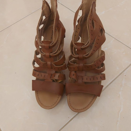 Sandals platforms new, brown, size 38.5