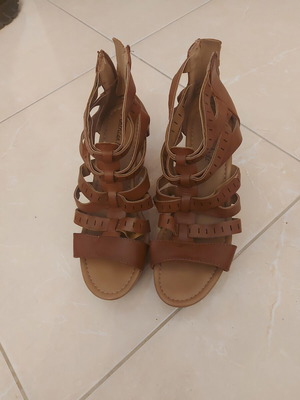 Sandals platforms new, brown, size 38.5