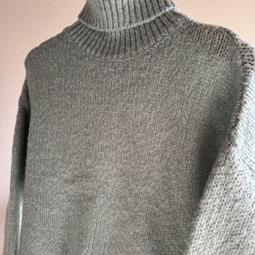 Room B knitted turtleneck sweater used, size Medium, turquoise