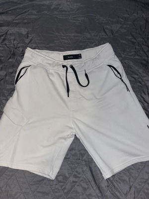 Bershka shorts like new, size L, white