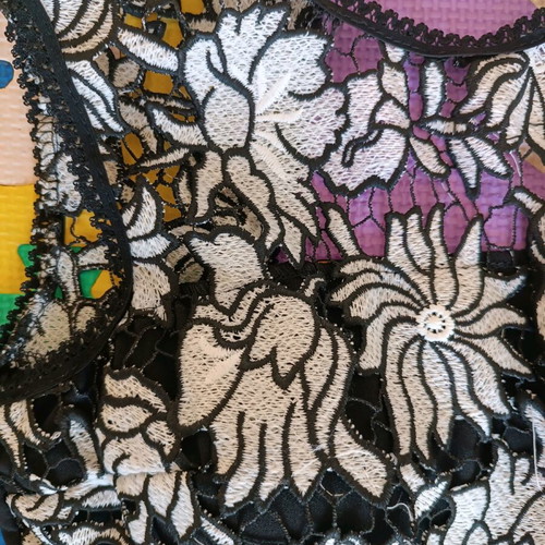 Dress medium size with lace and elasticity like new, black
