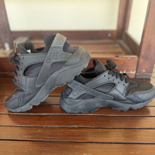 Nike Air Huarache women's sneakers size 37.5 black like new