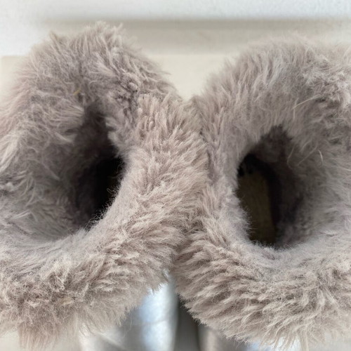 Girls' boots with fur lining like new, gray silver
