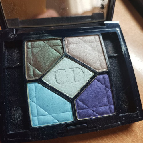 Dior eyeshadow new without box in velvet case without brush