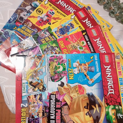 Lego Ninjago magazines like new without gifts