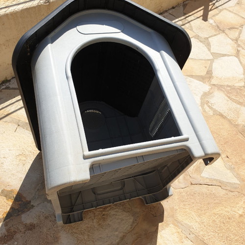 Dog house used medium size, polyester, gray with black roof