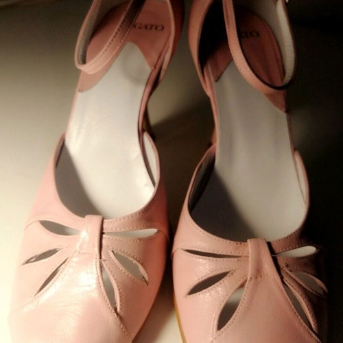 Migato pink leather pumps with ankle strap, new, size 39