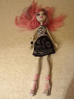 Monster High Rochelle Goyle doll used in very good condition