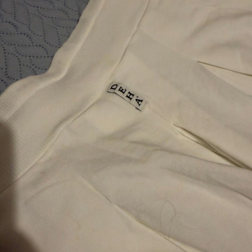 White Deha short shorts size M like new
