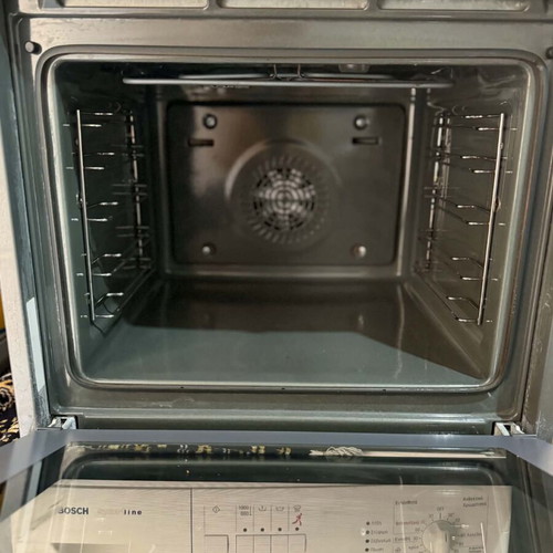 Bosch exhibition oven like new with written warranty