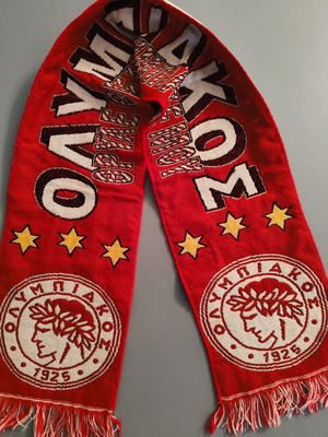 Olympiakos scarf used with Thryle Thee Mou slogan